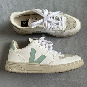 Veja V-10 Sneaks
